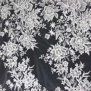 Abito da sposa di fascia alta ricamato con paillettes bianche, tessuto di maglia riempito di osso, tessuto da ricamo di posizionamento - Product Image 1