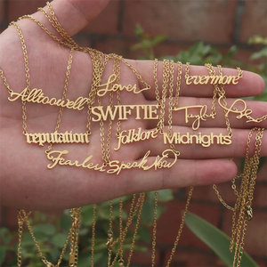 <span class=keywords><strong>Collier</strong></span> personnalisé en acier inoxydable plaqué or 18 carats avec initiales et nom <span class=keywords><strong>Collier</strong></span> à pendentif avec plaque signalétique de l'alphabet pour femmes - Product Image 5