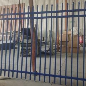 Schmiedeeisen-Zaunpaneele Günstige Außengitter und Tore Dekorative Einziehbare Weiße Schmiedeeisen-Zäune aus China - Product Image 1