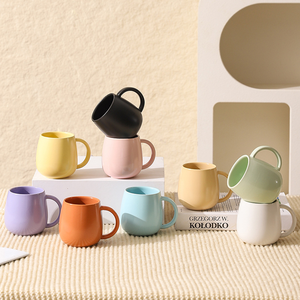 Mug en céramique de style européen et américain, série de couleurs Morandi, pour la maison, le bureau, le petit-déjeuner, le café, le lait, design de dessin animé pour les fêtes - Product Image 1