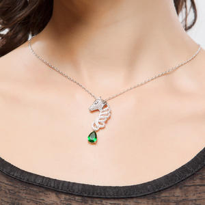 Collier tendance avec pendentif tête de cheval en alliage plaqué rhodium et cristaux |   <span class=keywords><strong>Bijoux</strong></span> équestres en zircon pavé avec pendentif en forme de poire, cadeau pour femme - Product Image 5
