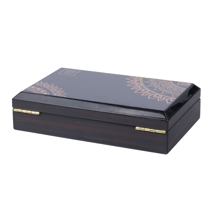 KSA Jeddah season Wholesale Custom Luxuray wooden box Packaging PU Interior Chocolates Box Gift