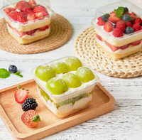 Gobelets à dessert carrés, boîtes en plastique transparentes, adaptés pour l'emballage du tiramisu, de la mousse au yaourt et du pudding aux fruits
