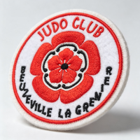 Écusson brodé rond personnalisé en feutre, logo du club de judo, écussons thermocollants, badge brodé fleur rouge pour uniforme et vêtements