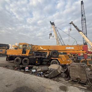 Grúa Hidráulica Kato NK250 de Segunda Mano, Pluma Principal de 33 m, Brazo de 14.5 m, Altura Máxima de Elevación de 45 m, Ideal para Trabajos de Construcción Urbana - Product Image 1