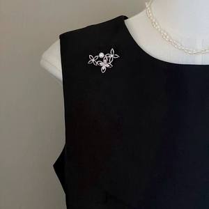 Broche de bijouterie d'eau douce de style japonais, série Or et Argent, motif Trèfle à quatre feuilles et Trois Fleurs, badge de manchette très tendance - Product Image 3