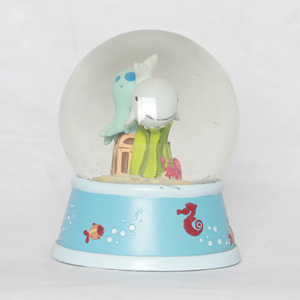 Globo de Nieve y Globo de Agua de Resina Pintado a Mano con Diseño de <span class=keywords><strong>Ballena</strong></span> de Dibujos Animados Personalizado, Decoración del Hogar, Diseño de Animales de Anime, Recuerdos de Graduación - Product Image 3
