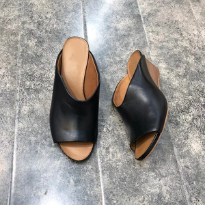 Sandalias de cuña gruesa de cuero con tacón alto antideslizantes para mujer, estilo peep-toe, colección verano 2023 - Product Image 2