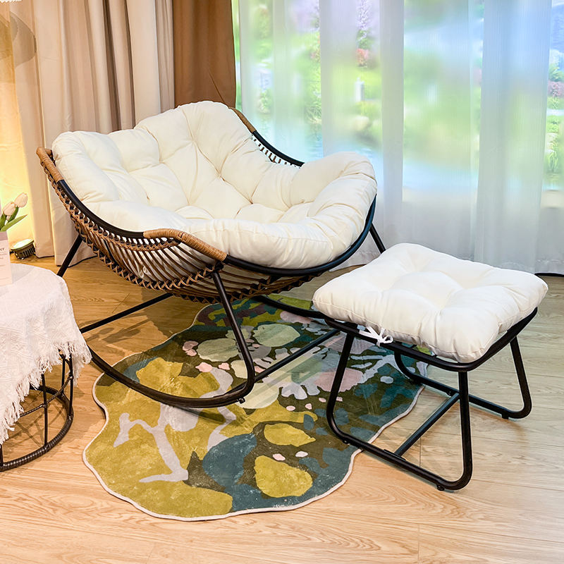 Fauteuil à bascule blanc + ottoman