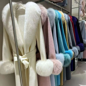 Abrigo Largo de Invierno para Mujer en Cachemira y Lana con Cuello de Piel de Zorro Real, Cálido y Moderno - Product Image 1