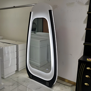 Miroir de Salon Minimaliste sur Pied en Verre Irrégulier avec Éclairage LED – Miroir de <span class=keywords><strong>Coiffeur</strong></span> Moderne Pleine Longueur pour Salon de Coiffure (Vente en Gros) - Product Image 1