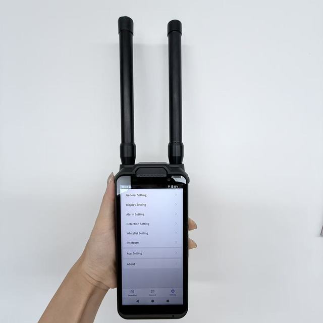 Handheld Drone Detector Locator 100-6000MHz Radio Scanner Portable Anti-UAV System 3km Detection IP67 Durable RID Protocol