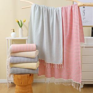 Vente en gros Serviette <span class=keywords><strong>de</strong></span> <span class=keywords><strong>bain</strong></span> épaissie européenne américaine avec pompon Serviette <span class=keywords><strong>de</strong></span> plage turque élargie transfrontalière pour la protection solaire extérieure - Product Image 1