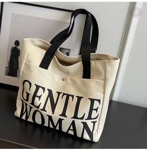 กระเป๋าผ้าแคนวาสพิมพ์ลายสกรีนตัวอักษรสำหรับผู้หญิง ดีไซน์ใหม่ เนื้อผ้ามีเท็กซ์เจอร์  แบบลำลอง คลาสสิก สะพายไหล่ มีซิป เหมาะสำหรับการเดินทาง หรือเป็นของขวัญ - Product Image 3