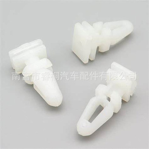 Fixateur de garniture de seuil de porte Shuangxuan 51478234047 en plastique pour BMW, pièce unique - Product Image 1