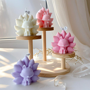 Bougie parfumée en cire de soja en forme de renard à neuf queues, sculpture animale de dessin animé, décoration de table pour la maison - Product Image 1