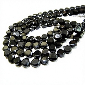 Perles facettées en spinelle noire naturelle en forme de cœur, 5 à 6 mm, brins de 13 pouces de long - Product Image 1