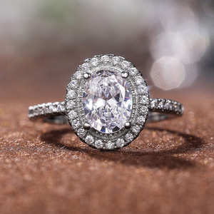 Anello a Forma Ovale Stile Matrimoniale per Donne - Product Image 6