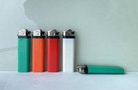 Briquet de roue de silex en plastique de cricket de haute qualité Offre Spéciale utilisé dans la cigarette avec le logo conçu