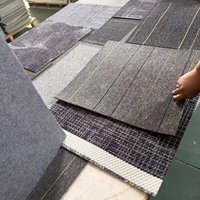 Moquette modulaire en polypropylène PS PA pour bureaux commerciaux, dalles carrées rayées, résistantes aux taches, antimicrobiennes, pour l'industrie
