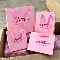 Sac shopping en papier rose personnalisé avec poignées en ruban pour l'emballage de produits cosmétiques, de cils et de produits de vente au détail