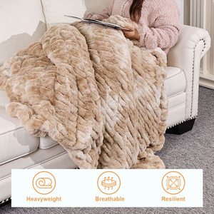 Couverture en fausse fourrure douce OEM/ODM, style européen et américain, tissu doux, couverture <span class=keywords><strong>de</strong></span> <span class=keywords><strong>lit</strong></span> king size personnalisée - Product Image 2