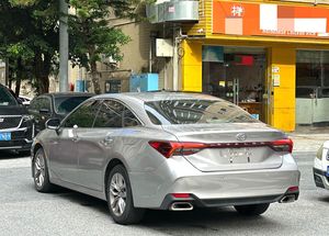 Avalon 2.0L 178HP CVT berline d'occasion 2021, plateforme TNGA-K, excellent état, cuir foncé, jantes R17, émission Euro VI - Product Image 5