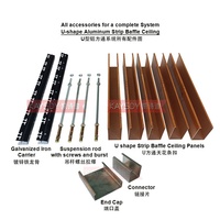 Techos suspendidos de metal perforado, listones lineales de aluminio en forma de U, techo de baffles, diseño de techo falso con acabado de madera para restaurantes