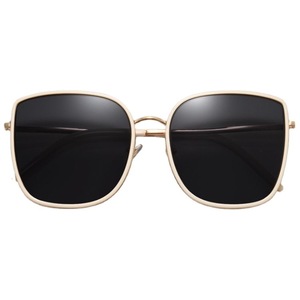 Lunettes de soleil tendance pour femmes Yiwu, monture intégrale, verres PC, protection UV 100%, style noir et blanc, sports de plein air, cyclisme - Product Image 3