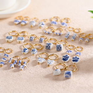 Pendientes de Perlas de Porcelana Azul y Blanca Pintados a Mano Estilo Vintage para Mujer, Aros de Acero Inoxidable con Baño de Oro Real, Clip <span class=keywords><strong>sin</strong></span> Perforación - Product Image 1