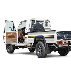 Land Cruiser LC79 Pickup 2023 4.0L 4x4 Benzina Cabina Singola 6 Posti Ruote R18 Manuale Euro VI Luci Diurne a LED Guida a Sinistra - Product Image 1