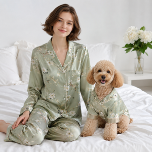 Conjuntos a juego de satén floral verde vintage para mascotas y dueños, pijamas personalizados con botones en la solapa para perros y humanos de la familia. - Product Image 1