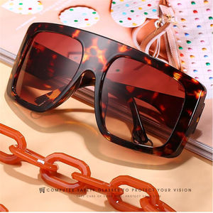 Compra al por Mayor <span class=keywords><strong>de</strong></span> <span class=keywords><strong>Gafas</strong></span> <span class=keywords><strong>de</strong></span> <span class=keywords><strong>Sol</strong></span> Cuadradas <span class=keywords><strong>de</strong></span> Moda para <span class=keywords><strong>Mujer</strong></span>, Negras y Rosas, con Protección UV400, Montura Completa y Cadena, Estilo Retro - Product Image 4