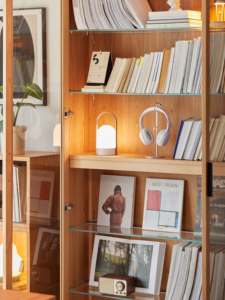 Librería grande de madera maciza de diseño moderno con función de visualización de prevención de polvo de media casa y puerta de vidrio para almacenamiento de apartamentos - Product Image 4