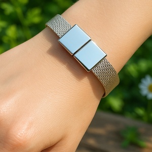 Correa de Reloj de Acero Inoxidable a la Moda, Brazalete Exquisito con Colgante Personalizado con LOGO, Apto para Hombres y Mujeres - Product Image 3