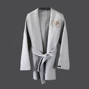 女性用ウールコートベルトチェスト本物ミンクフラワーデザイン両面コート - Product Image 1