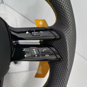 Volant <span class=keywords><strong>AMG</strong></span> en fibre de carbone brillante pour toutes les Mercedes-Benz avec palettes de changement de vitesse en carbone jaune agrandies – Ensemble volant - Product Image 4