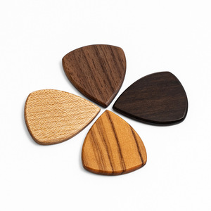 Plettri per <span class=keywords><strong>chitarra</strong></span> in legno d'ulivo lucidato, ecologici e personalizzati, realizzati a mano, idea regalo per il 5° anniversario, per lui o per lei - Product Image 4