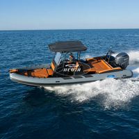 Bateau semi-rigide gonflable Hedia 7,6 m (25 pieds) en aluminium robuste à coque en V profond, avec moteur hors-bord de 300 CV, pour la pêche et les excursions.