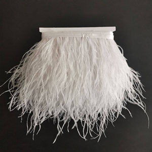 Plumas de <span class=keywords><strong>Avestruz</strong></span> Blancas al por Mayor de 10-15 cm, Adornos y Flecos para Vestidos y Accesorios - Product Image 1