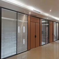 Cloison double vitrage avec cadre en aluminium de 60 mm et stores pour laboratoire, bibliothèque, immeuble de bureaux, salle de sport, bar à vin