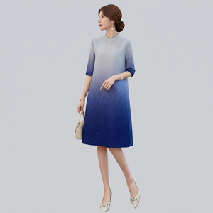 Abito Cheongsam Plissettato Stile Miyake per Donna, Taglia Unica, Colore Sfumato Ombré ad Alta Elasticità, Pronto per la Spedizione - Product Image 5