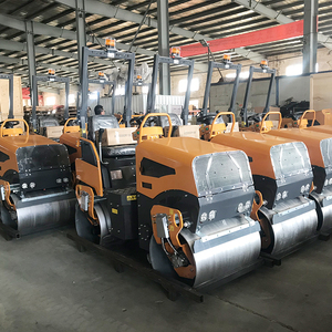 Rouleau compresseur diesel de 5 tonnes avec <span class=keywords><strong>buse</strong></span> de pulvérisation d'eau pour le compactage de l'asphalte - Product Image 2