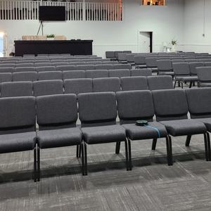 卸売スタッカブル教会椅子、連結式講堂用パッド入り牧師教会椅子、劇場価格家具 - Product Image 1