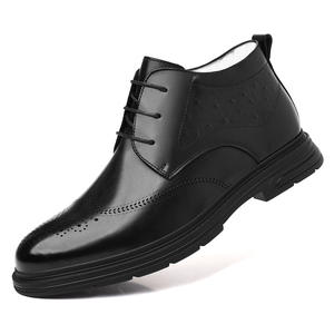 Nouvelles chaussures en cuir décontractées pour hommes, style professionnel simple, semelle antidérapante souple, résistantes à l'usure, chaussures habillées à bout fermé, empeigne en maille, imperméables - Product Image 6