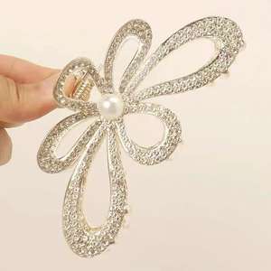 Horquilla elegante para mujer, diseño de garra de tiburón grande con perla de aleación, tocado de plástico al por mayor, horquilla de flores para niñas - Product Image 6