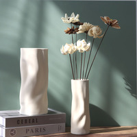 Ensemble de vases en céramique creux de style Japandi, vase circulaire blanc mat minimaliste pour une mise en scène zen de la maison