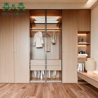 Armoire de chambre pleine hauteur avec tringles de suspension, section frontale en verre, trois tiroirs et étagères d'angle