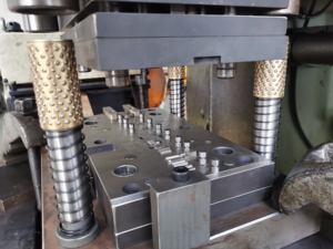 Fabricante de moldes de fábrica personalizado, molde de punzonado de Metal, troquel de estampado progresivo, molde de estampado personalizado, fabricación de productos - Product Image 2