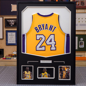Cornice <span class=keywords><strong>Portafoto</strong></span> <span class=keywords><strong>in</strong></span> <span class=keywords><strong>Legno</strong></span> Massello di Alta Qualità, Fatta a Mano, Durevole ed Ecologica per Maglie NBA, con Supporto da Parete Personalizzabile per Arredamento Casa - Product Image 3